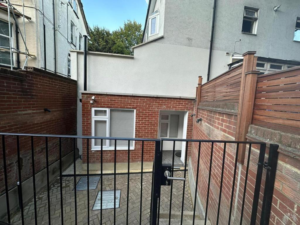 Two Bedroom House In Kilburn London Exterior foto
